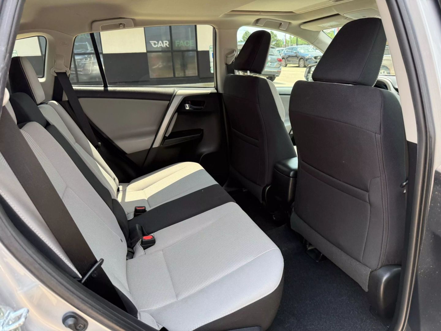 2017 Toyota Rav4 - Image 22