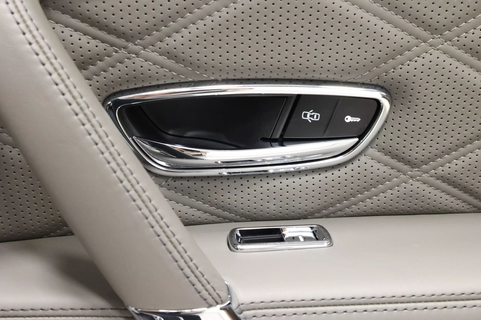 2016 Bentley Flying Spur - Image 86