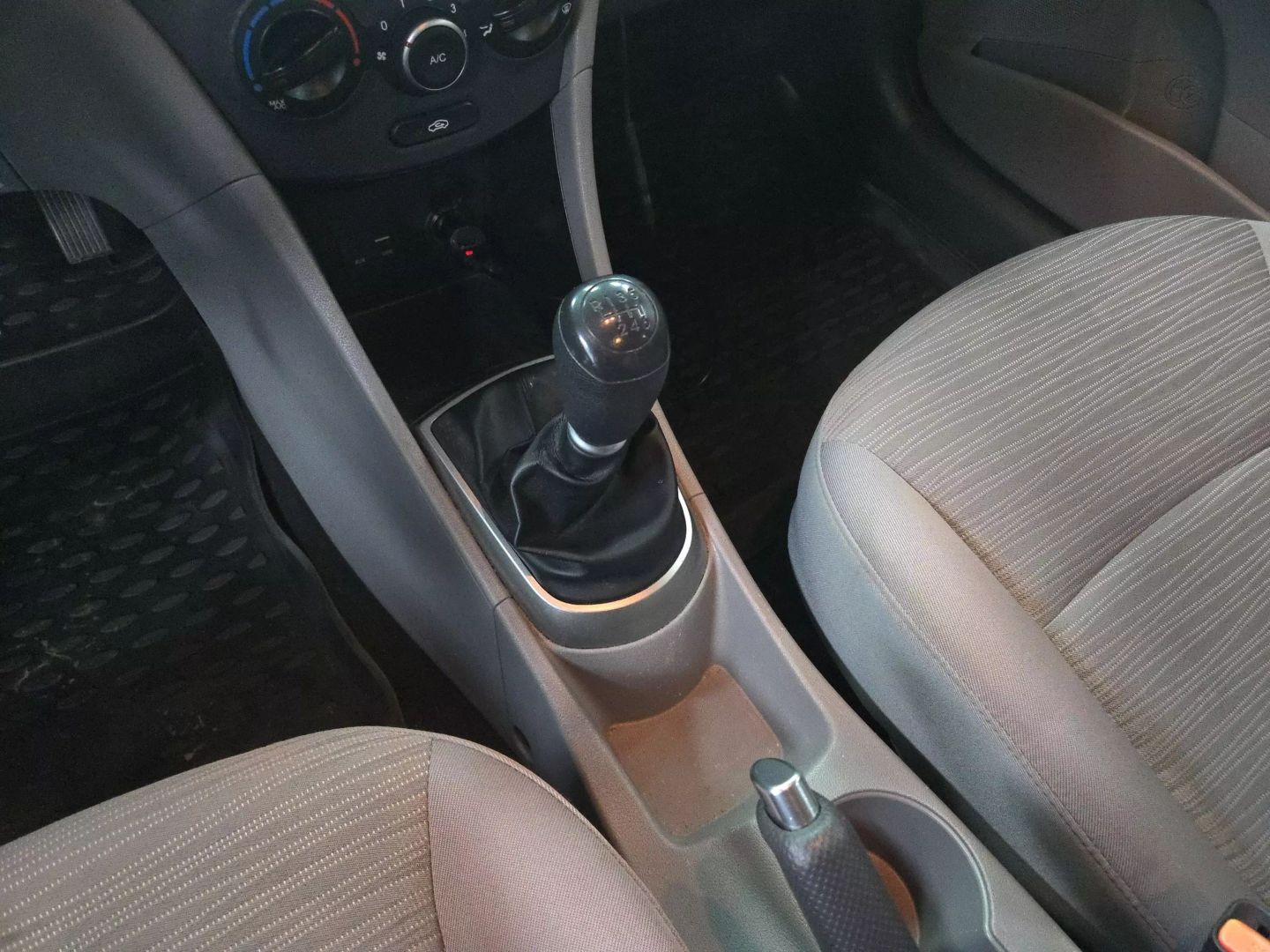 2015 Hyundai Accent - Image 15