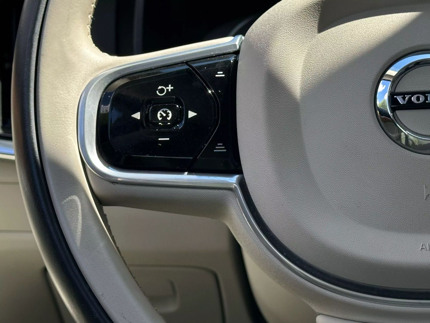 2018 Volvo S90 - Image 31