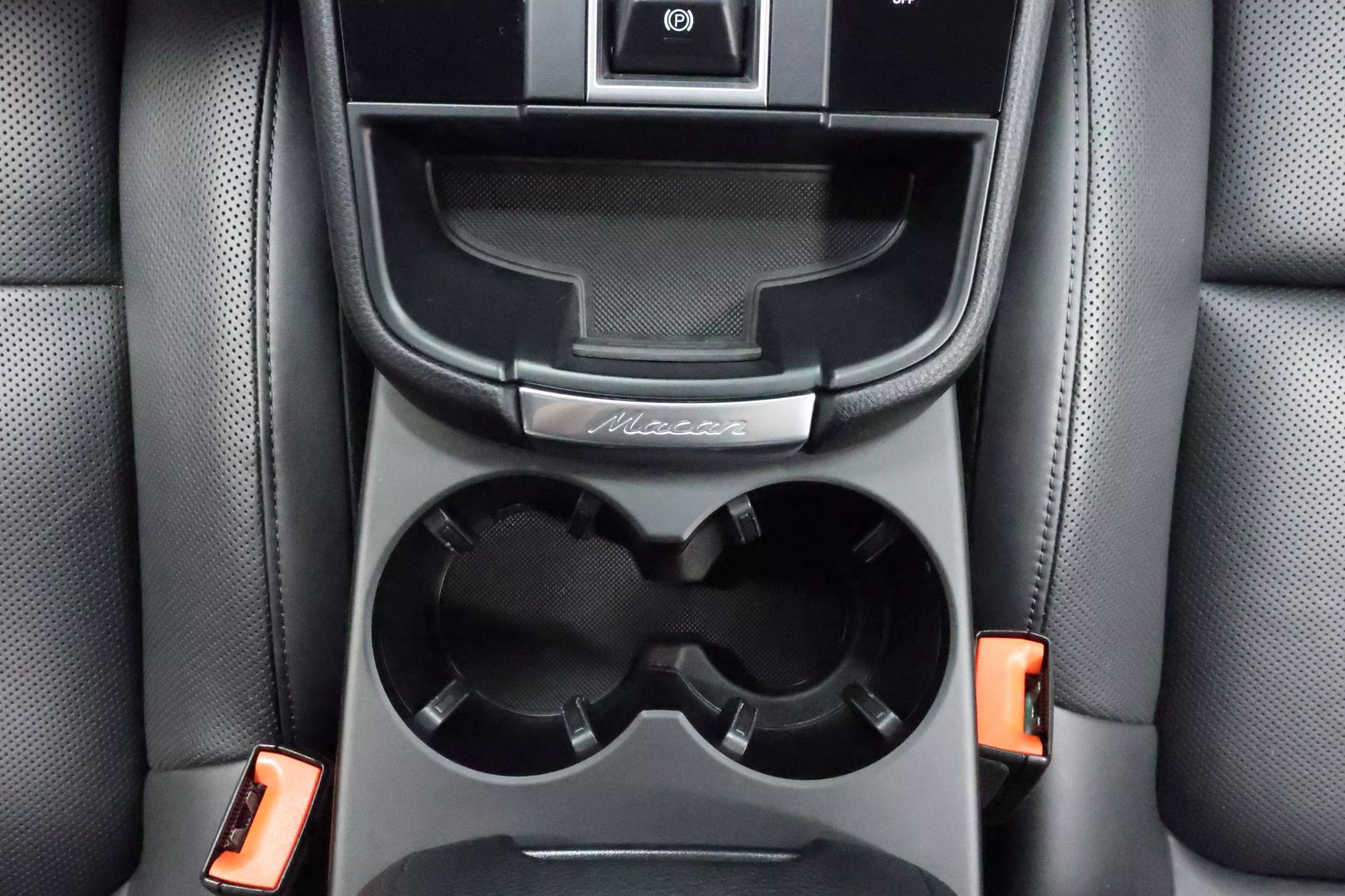 2022 Porsche Macan - Image 37