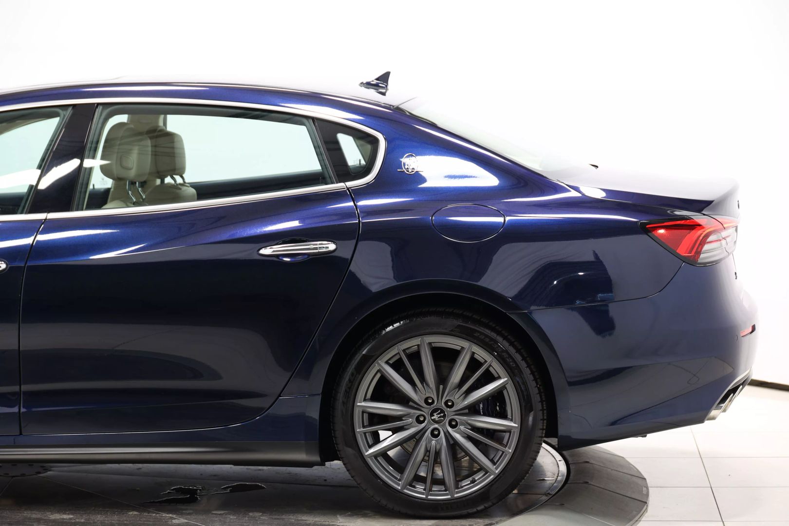 2021 Maserati Quattroporte - Image 8