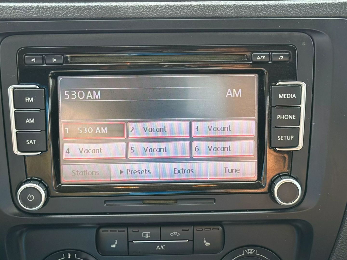 2013 Volkswagen Jetta - Image 31
