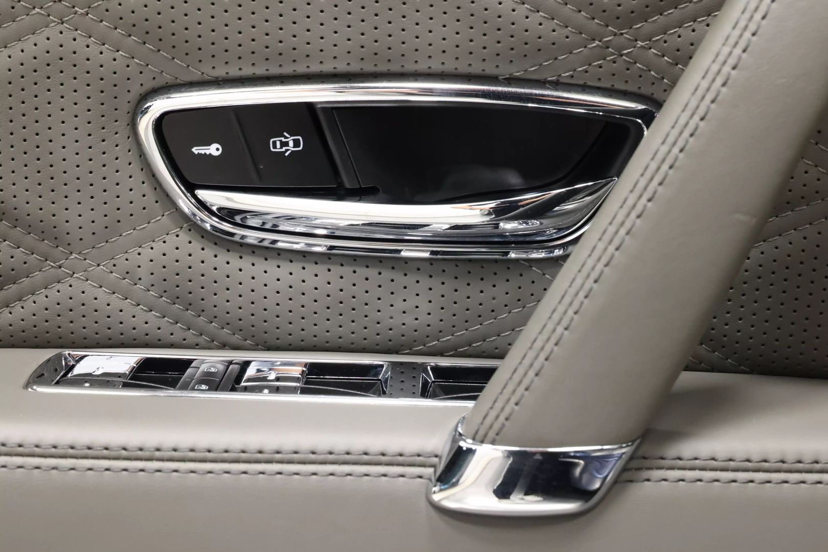 2016 Bentley Flying Spur - Image 11
