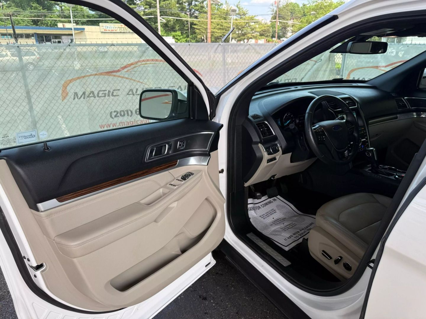 2018 Ford Explorer - Image 14