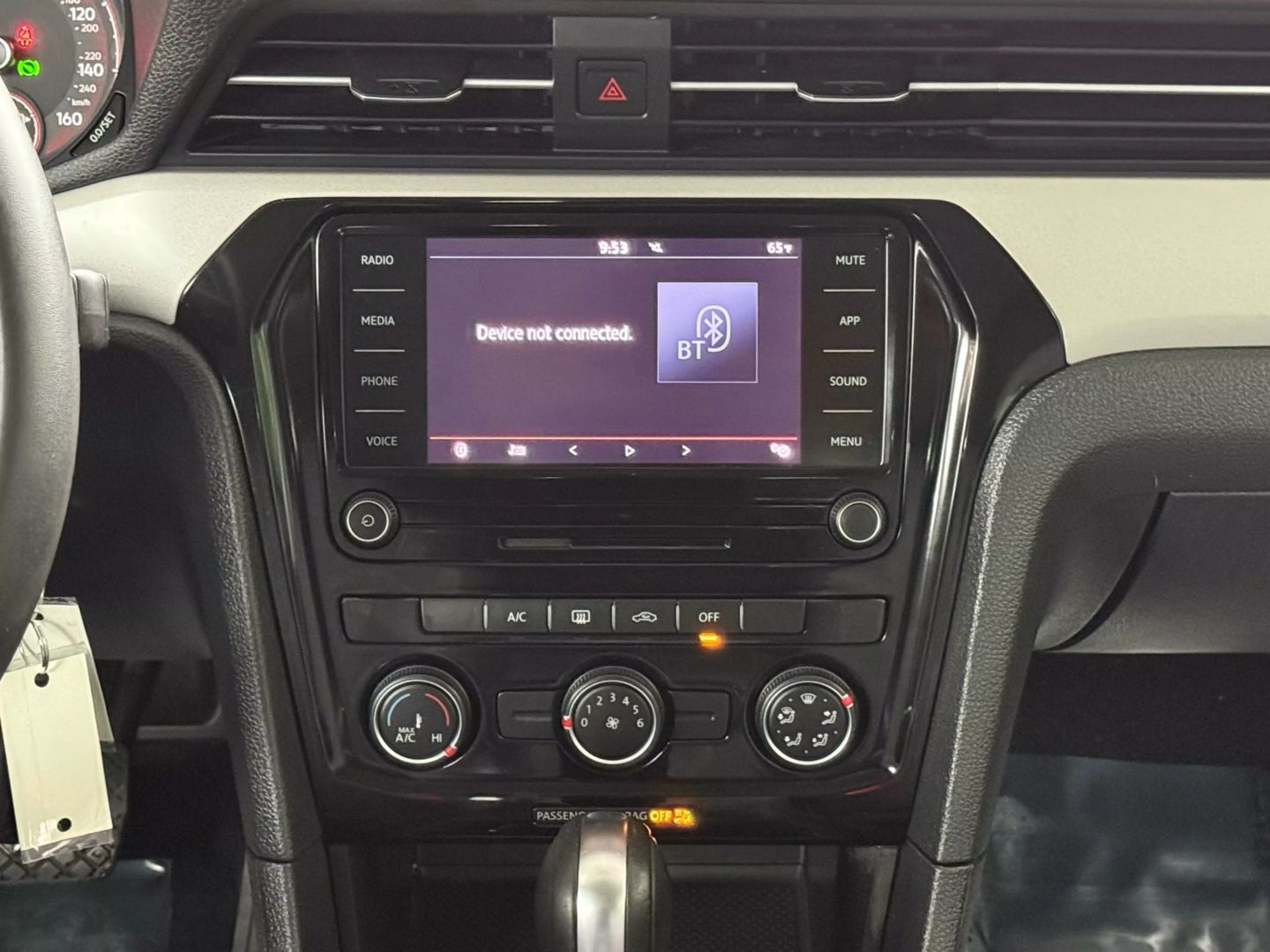 2021 Volkswagen Passat - Image 26