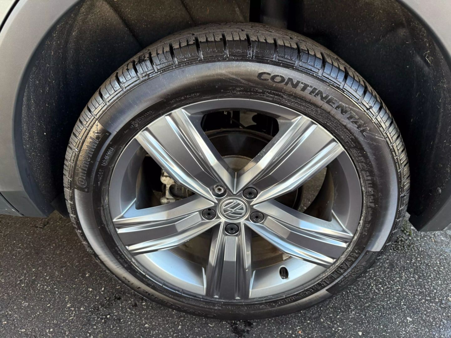 2020 Volkswagen Tiguan - Image 44