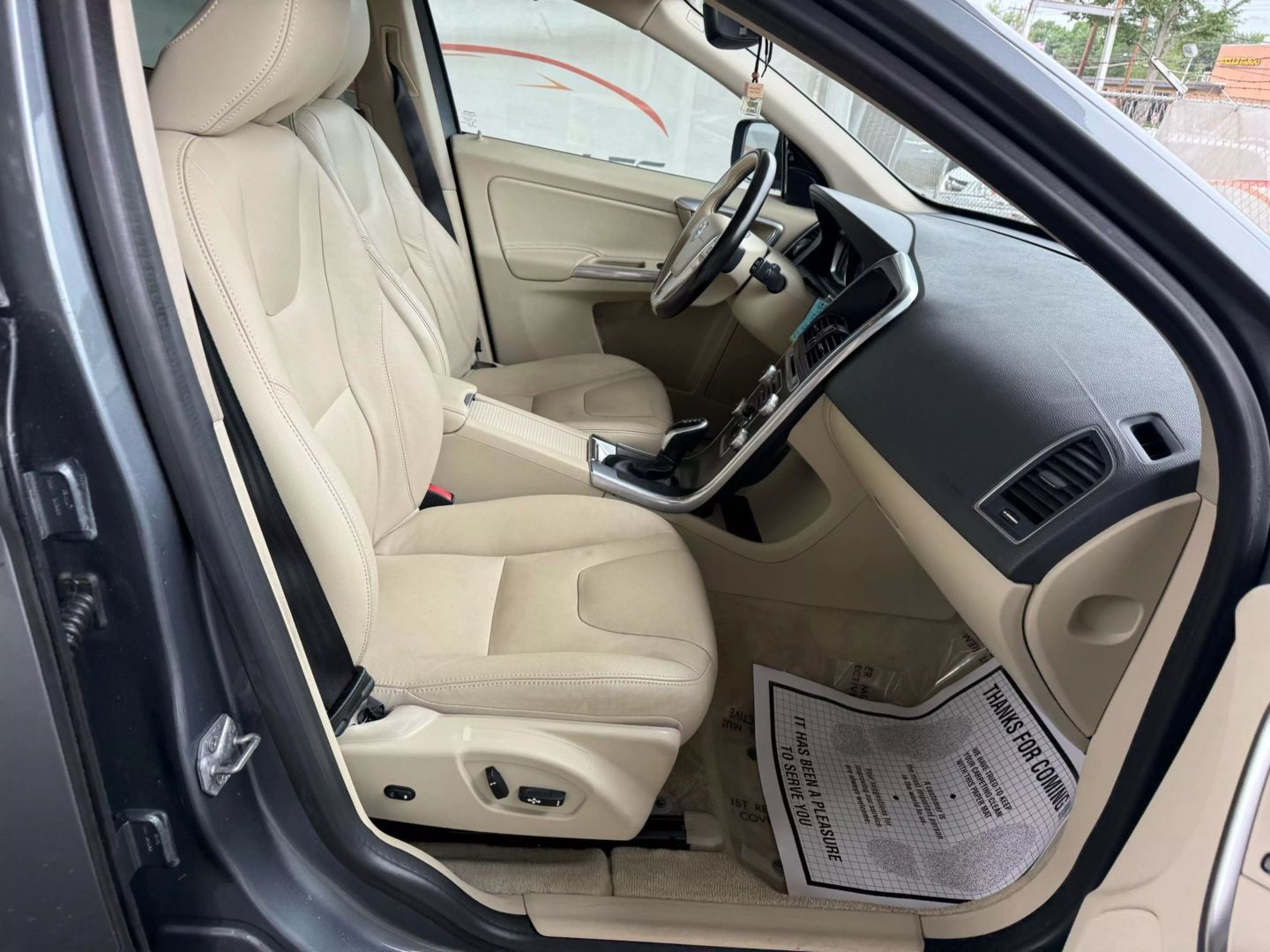 2016 Volvo Xc60 - Image 25