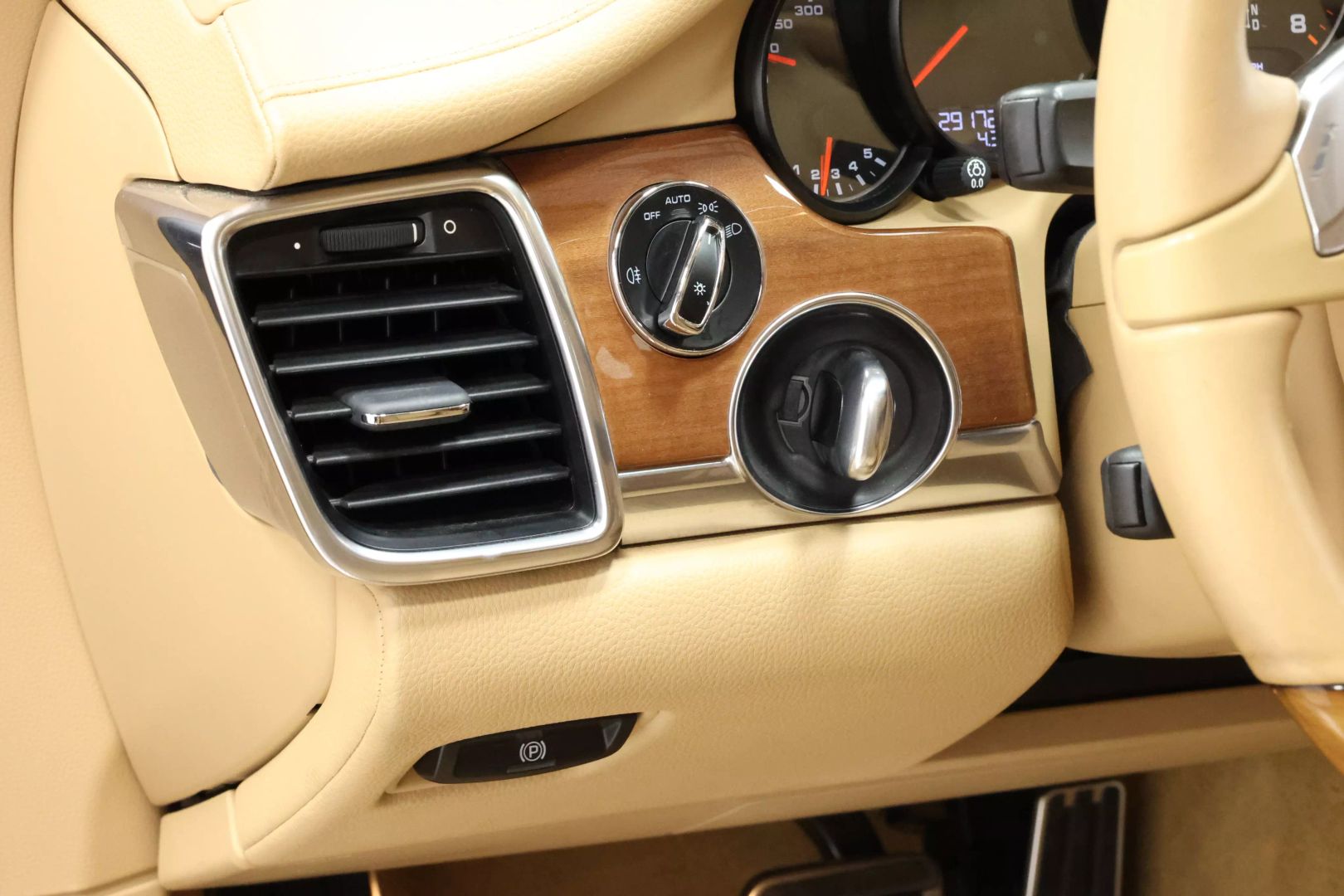 2014 Porsche Panamera - Image 21