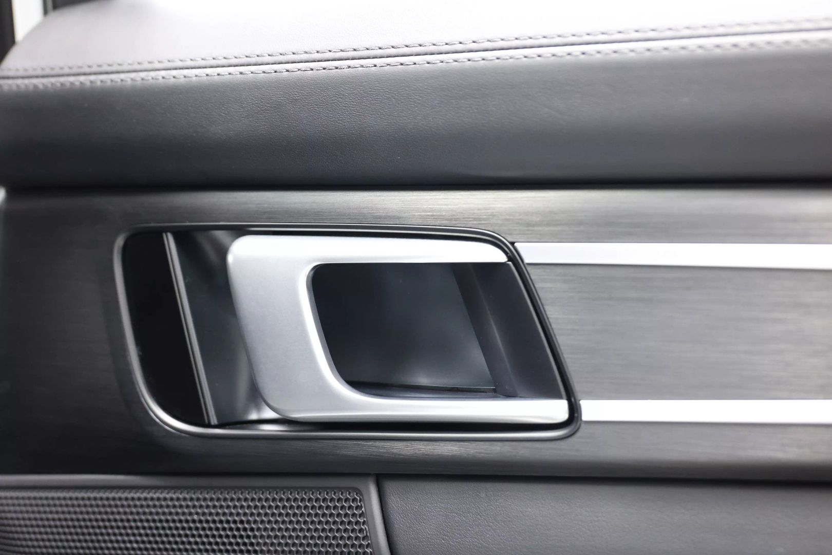 2020 Porsche Panamera - Image 76