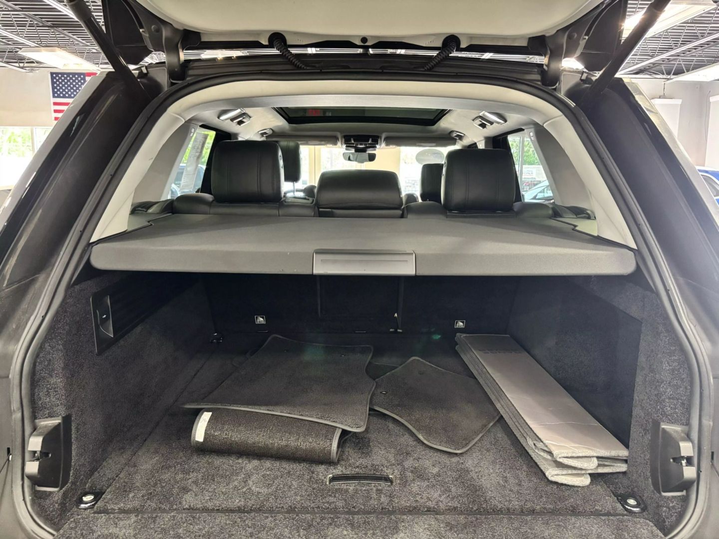 2017 Land Rover Range Rover Hse Sport Utility 4d - Image 36