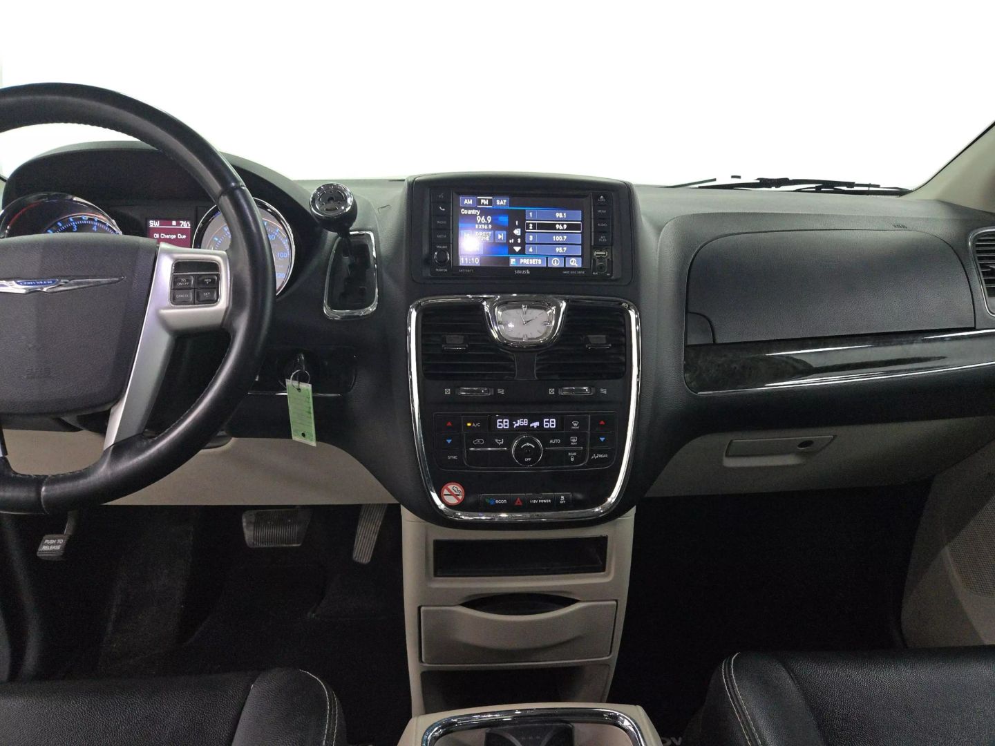 2015 Chrysler Town & Country - Image 13