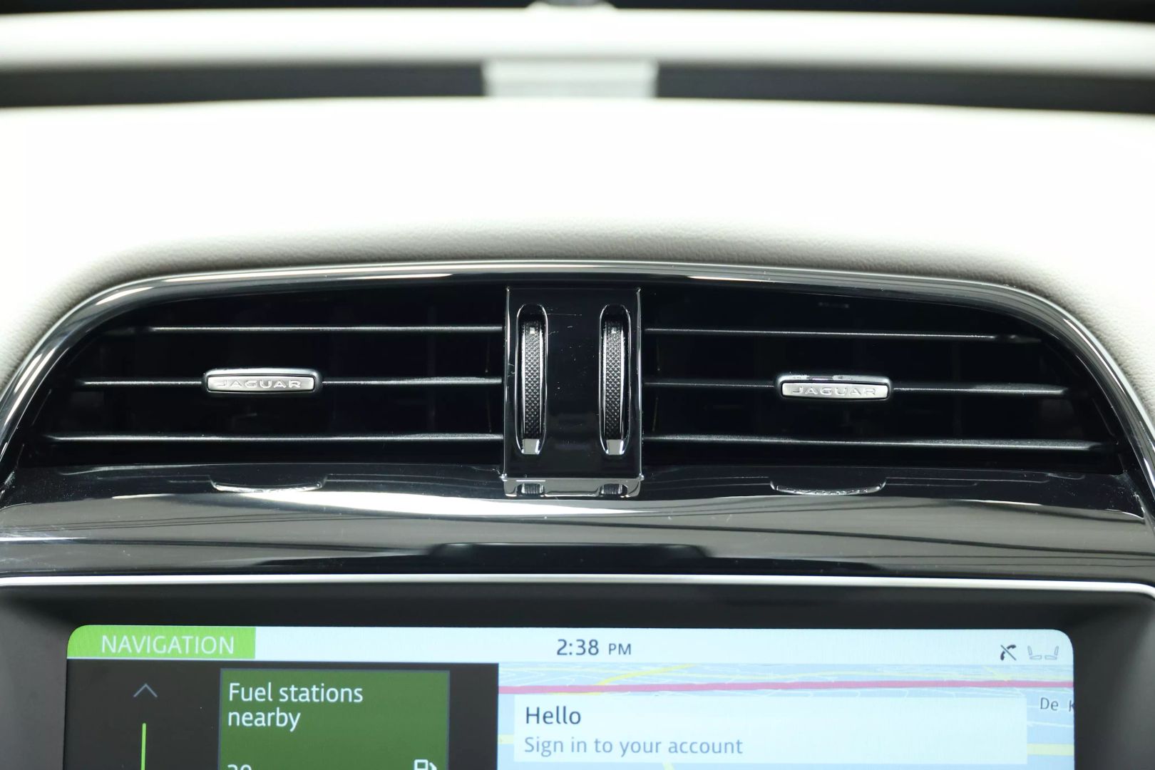 2019 Jaguar Xe - Image 36
