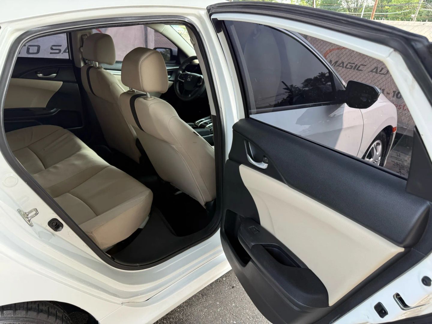 2019 Honda Civic - Image 21