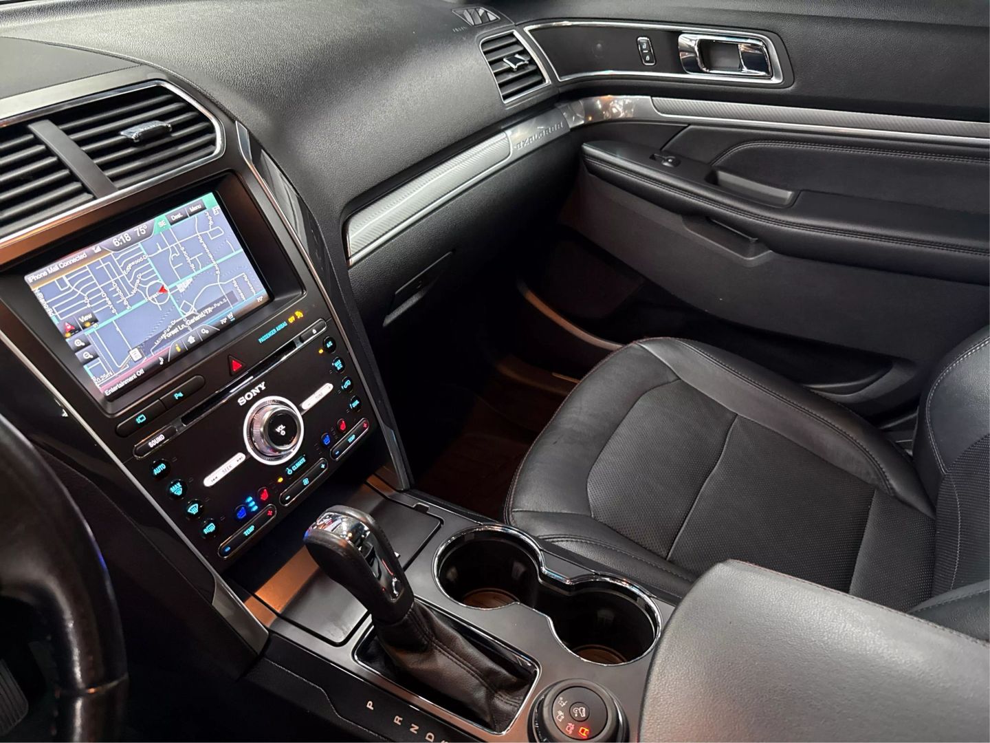 2016 Ford Explorer - Image 38
