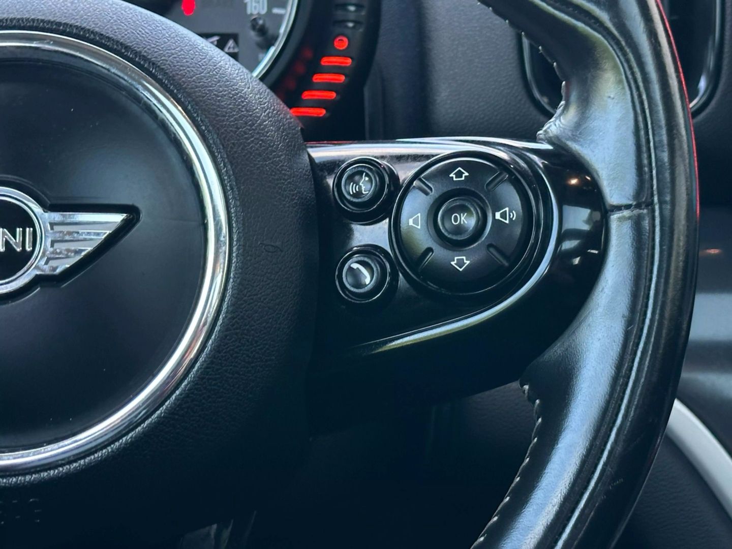 2017 Mini Countryman - Image 31