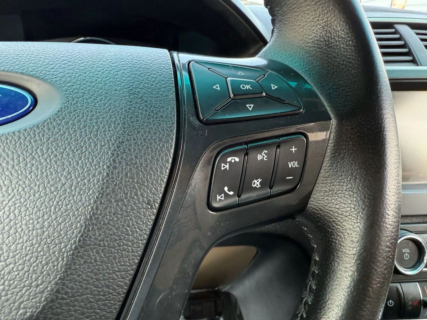 2016 Ford Explorer - Image 29