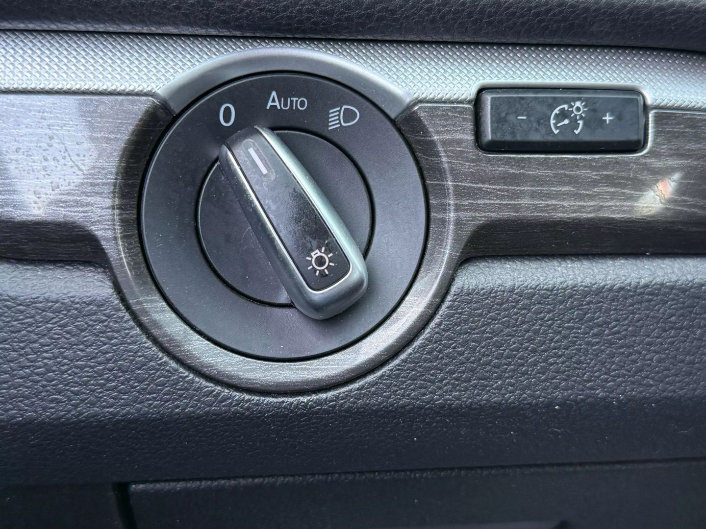 2017 Volkswagen Passat - Image 45