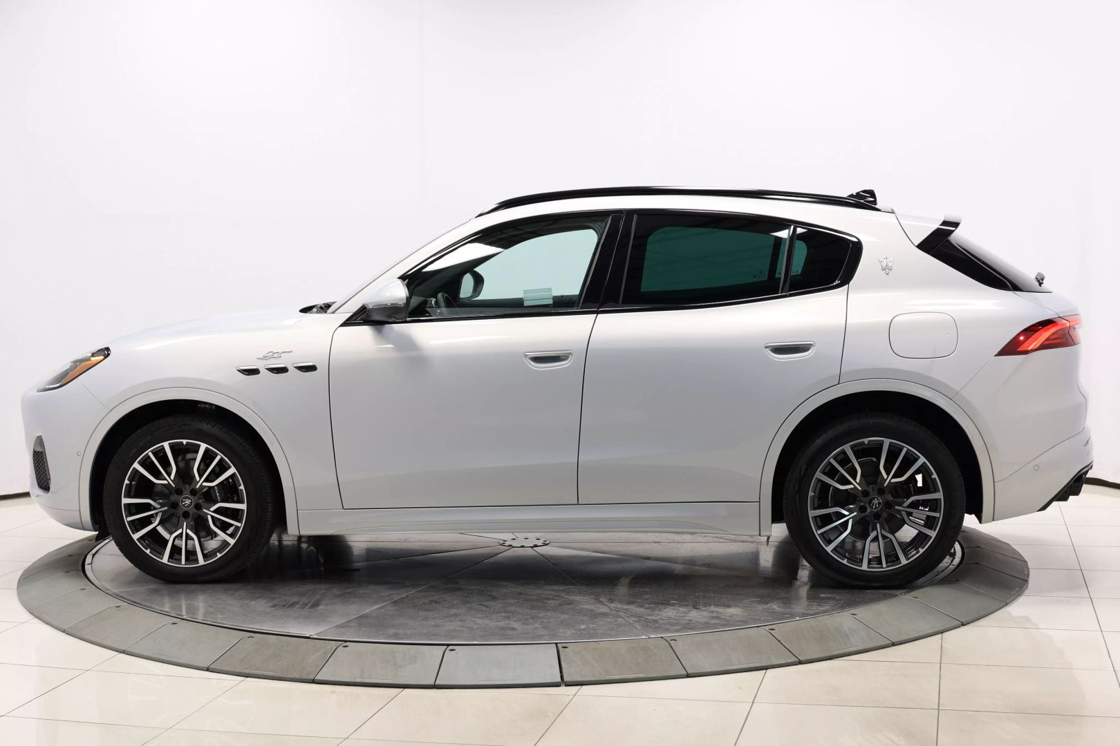 2023 Maserati Grecale - Image 6