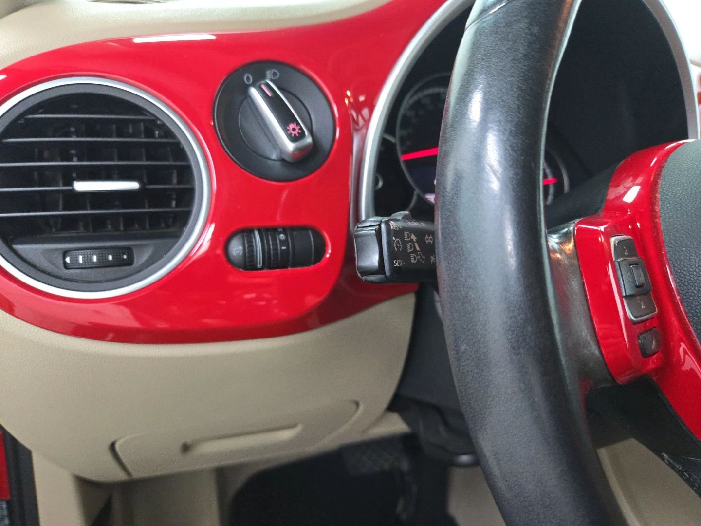 2015 Volkswagen Beetle - Image 17