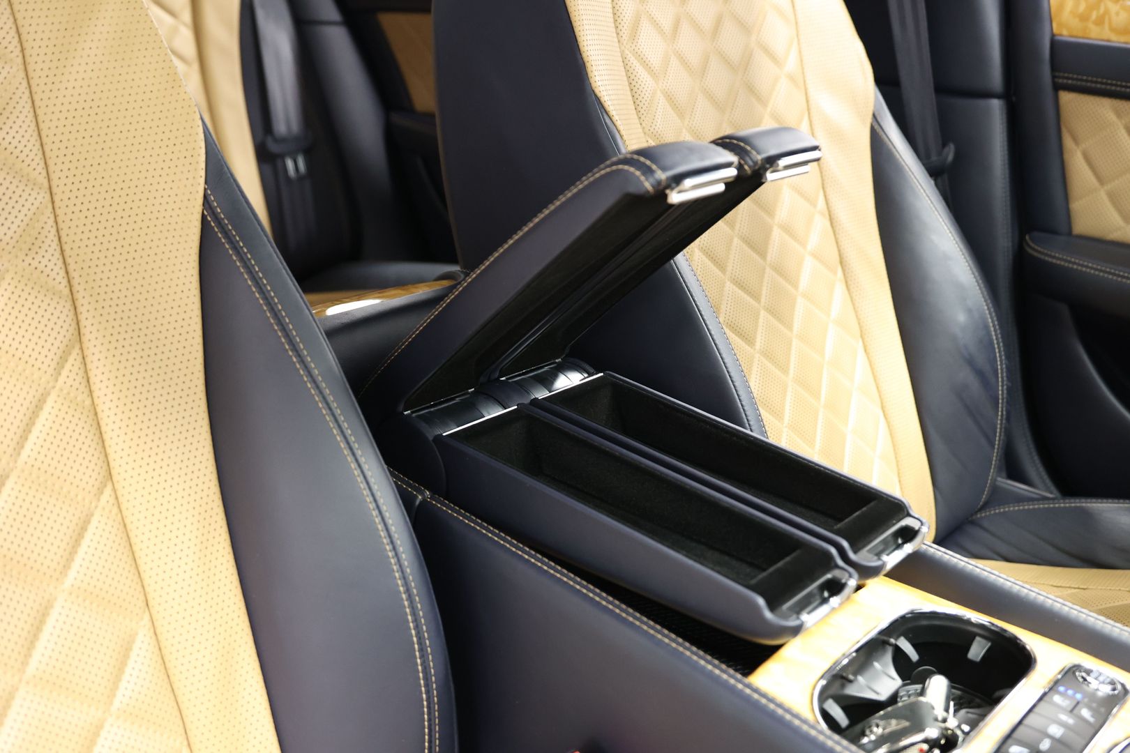 2017 Bentley Flying Spur - Image 100