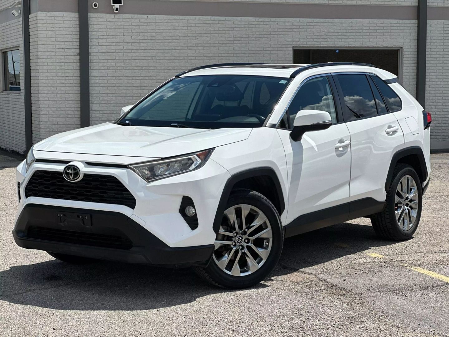 2019 Toyota Rav4 - Image 2