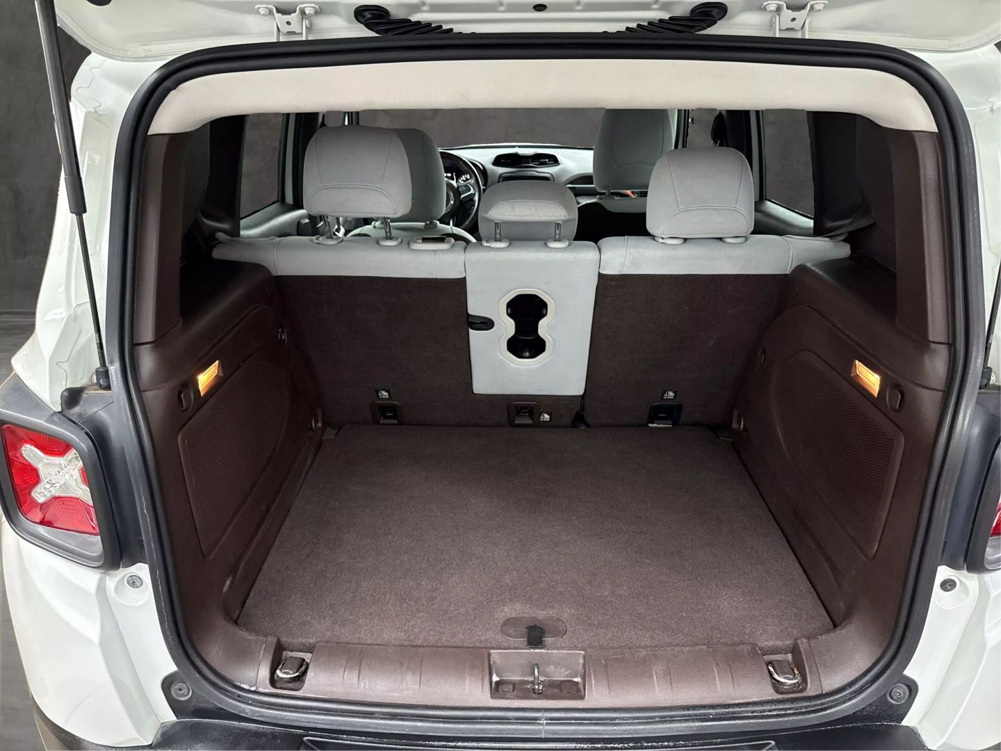 2015 Jeep Renegade - Image 10