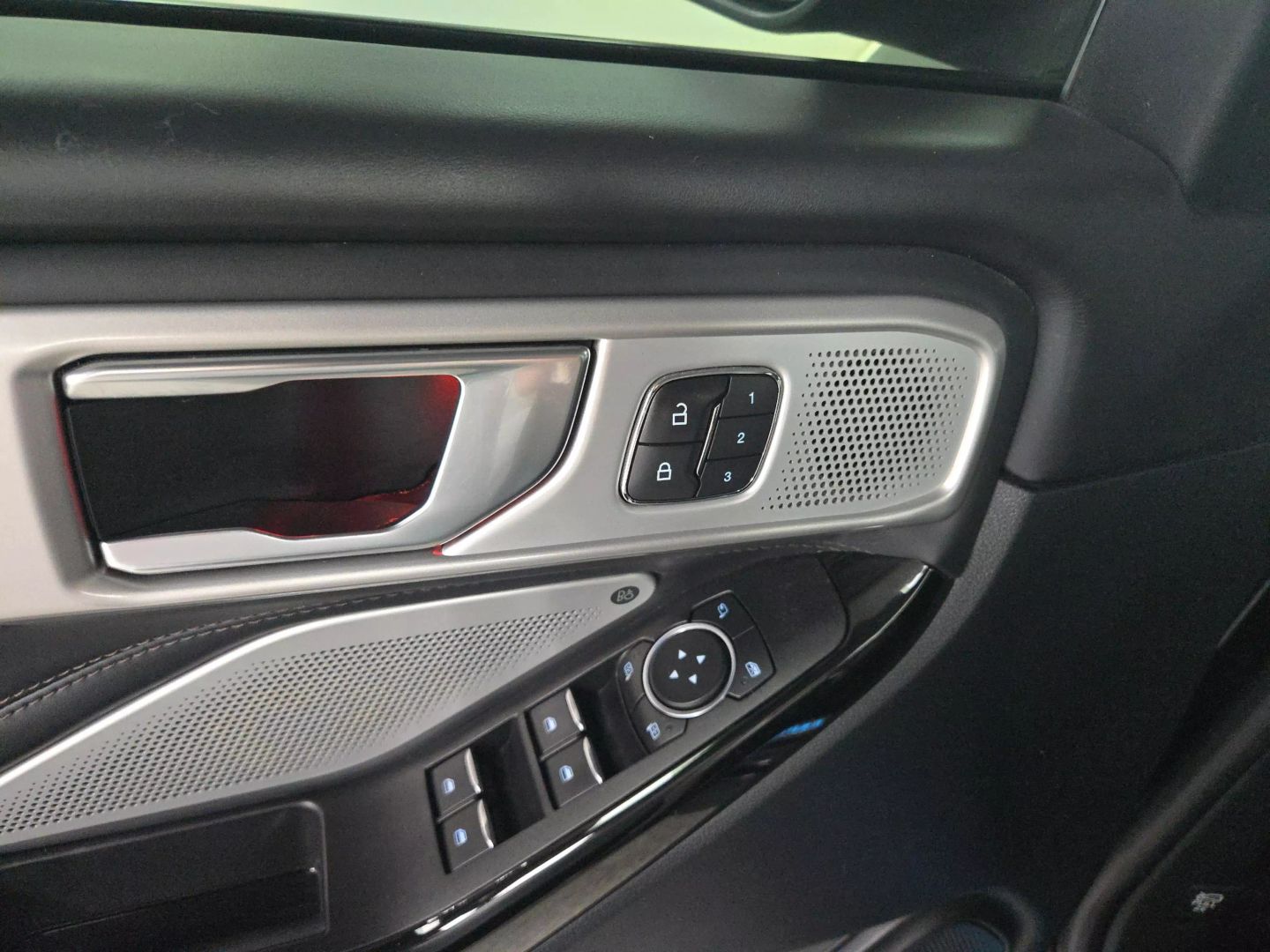 2021 Ford Explorer - Image 26