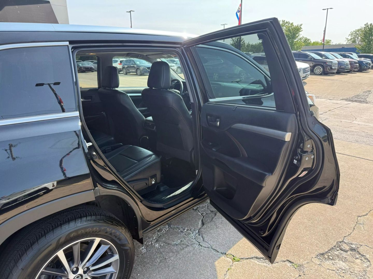 2019 Toyota Highlander - Image 23