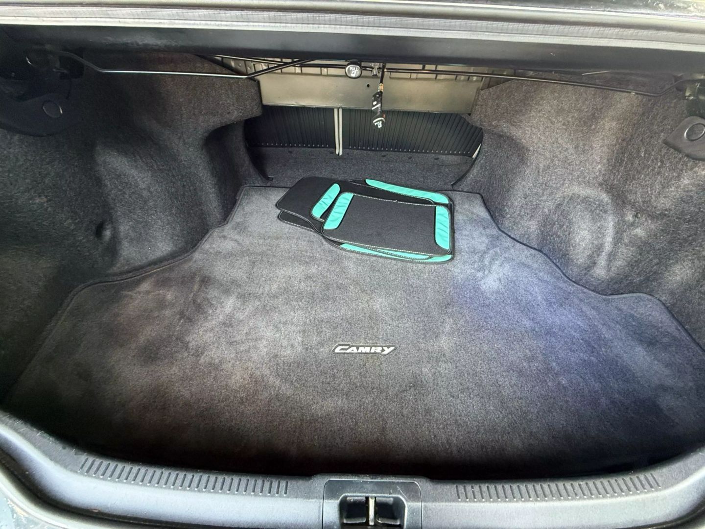 2015 Toyota Camry - Image 20