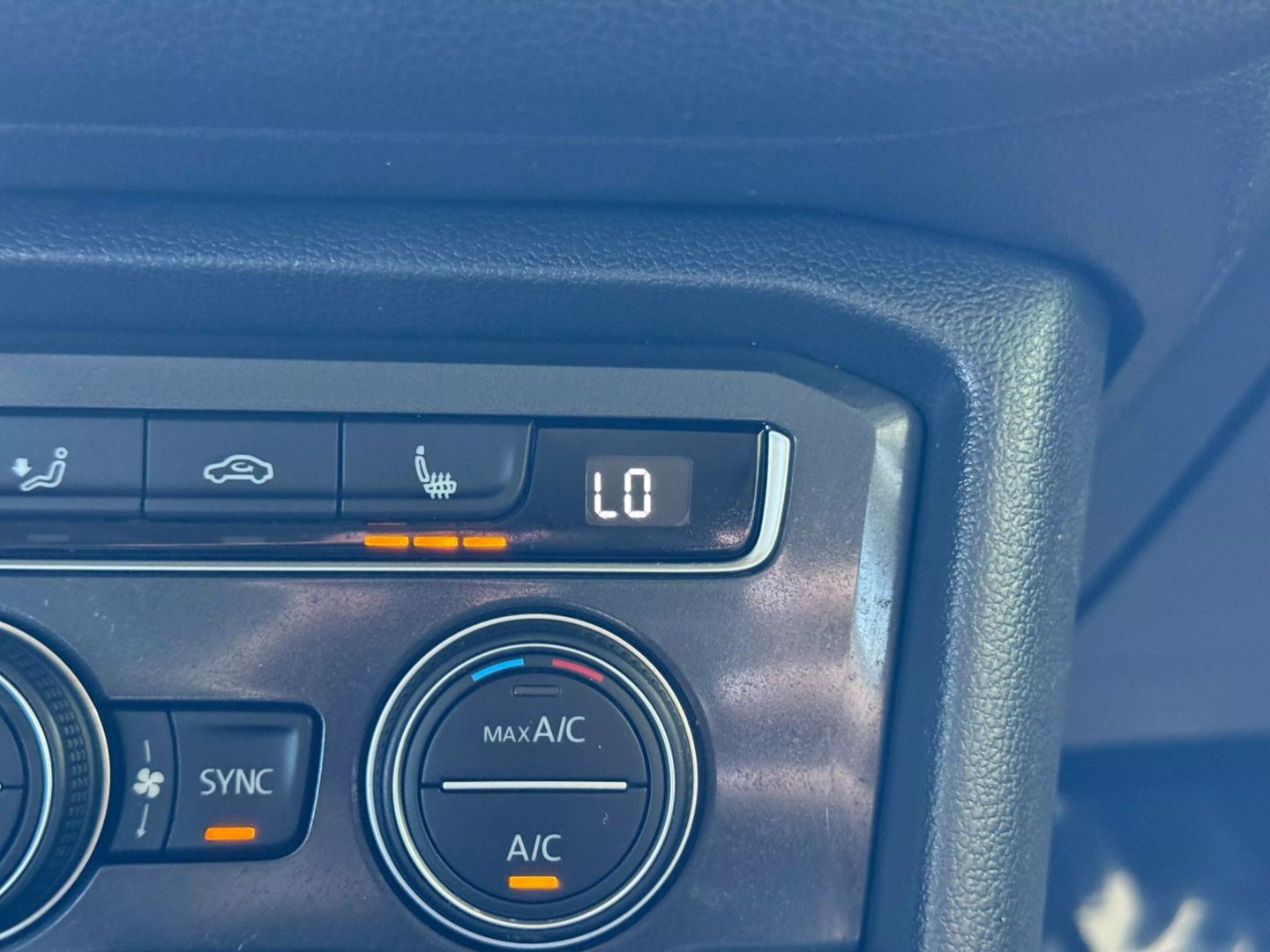 2020 Volkswagen Tiguan - Image 30