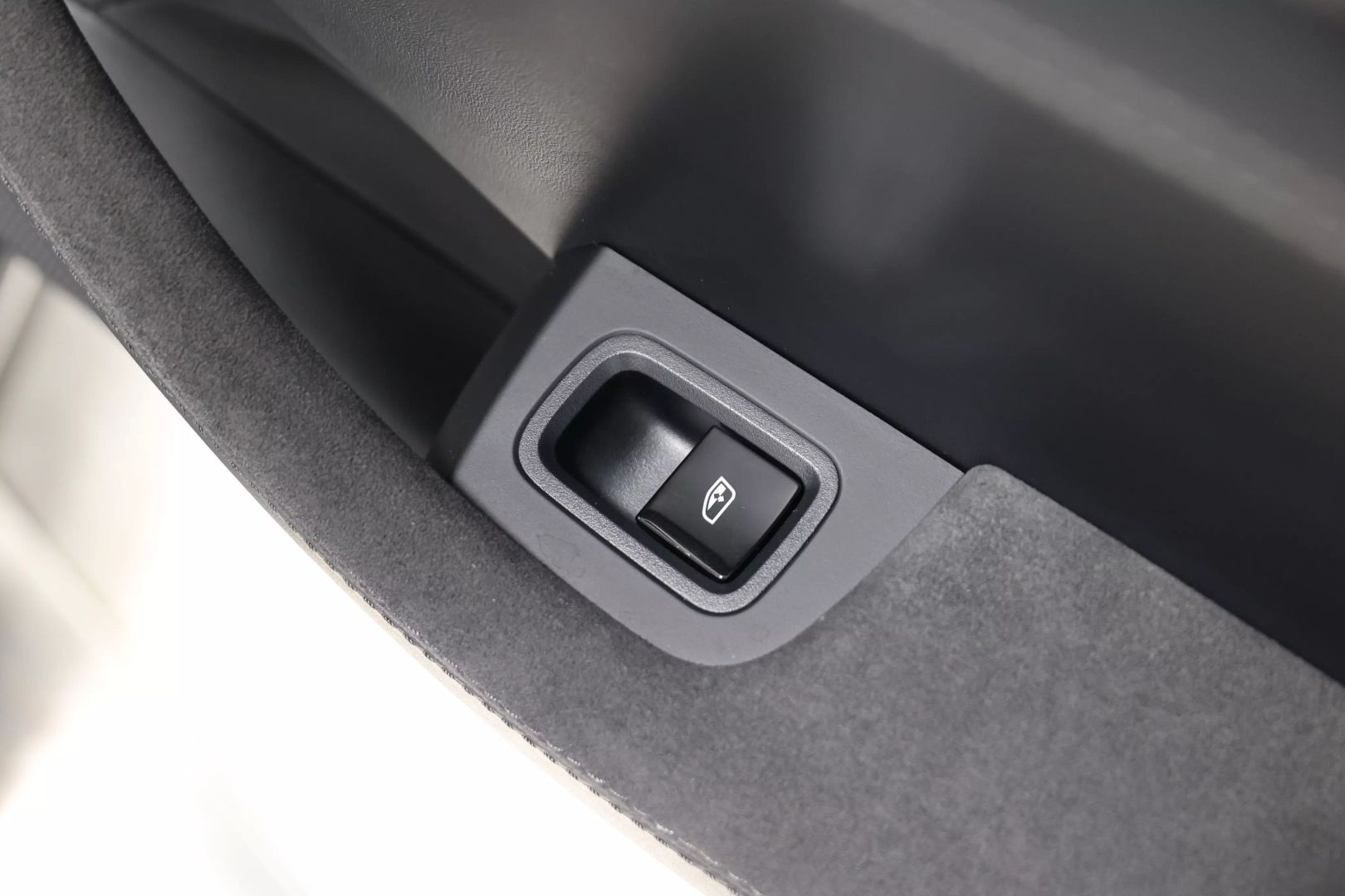 2020 Porsche Panamera - Image 75