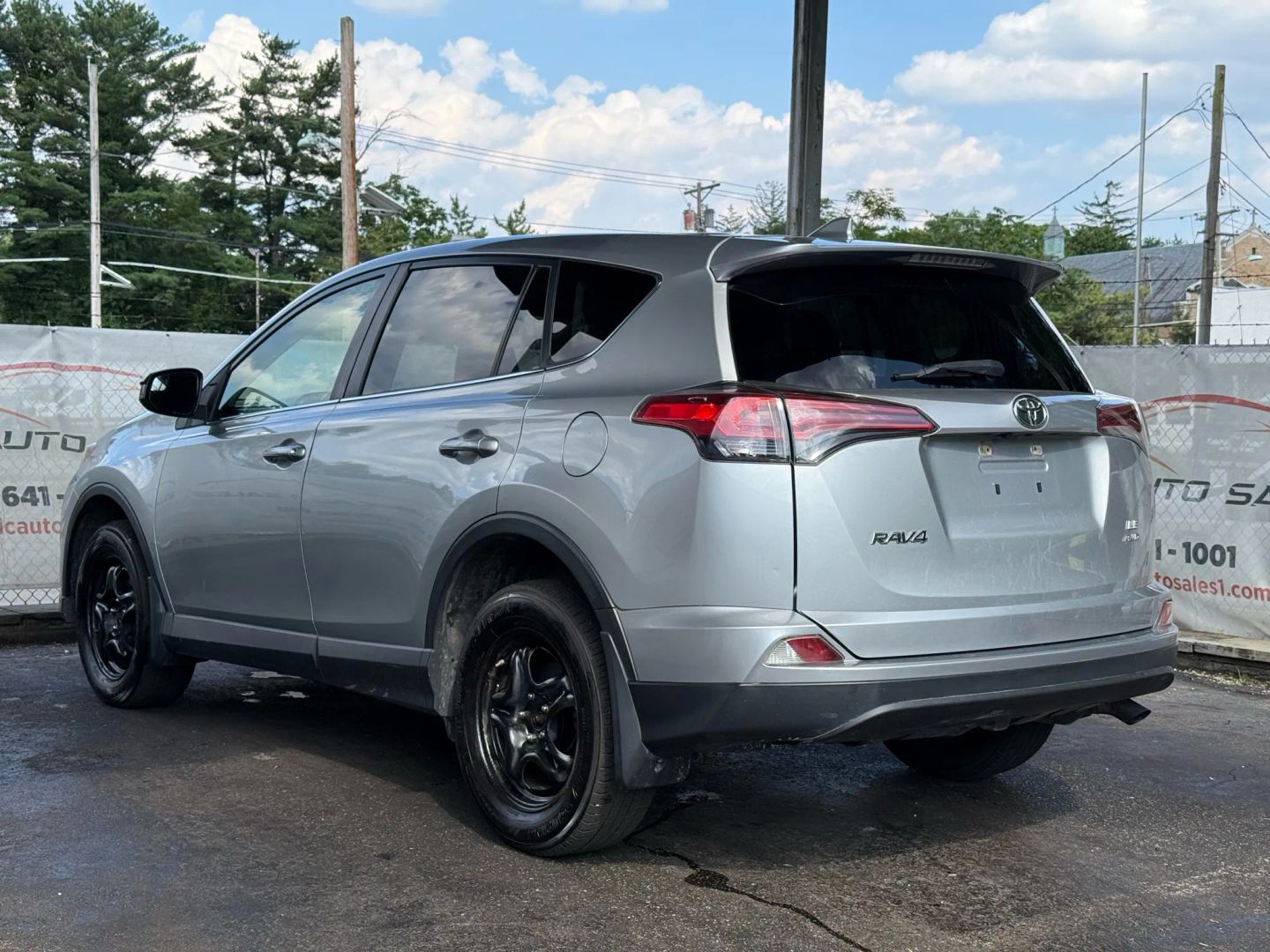 2018 Toyota Rav4 - Image 9