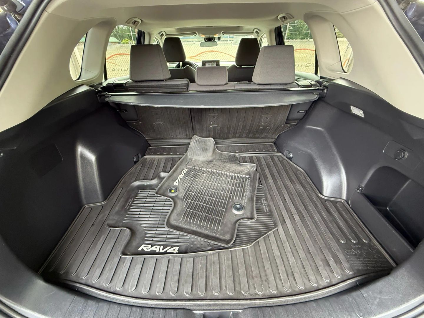 2019 Toyota Rav4 - Image 20