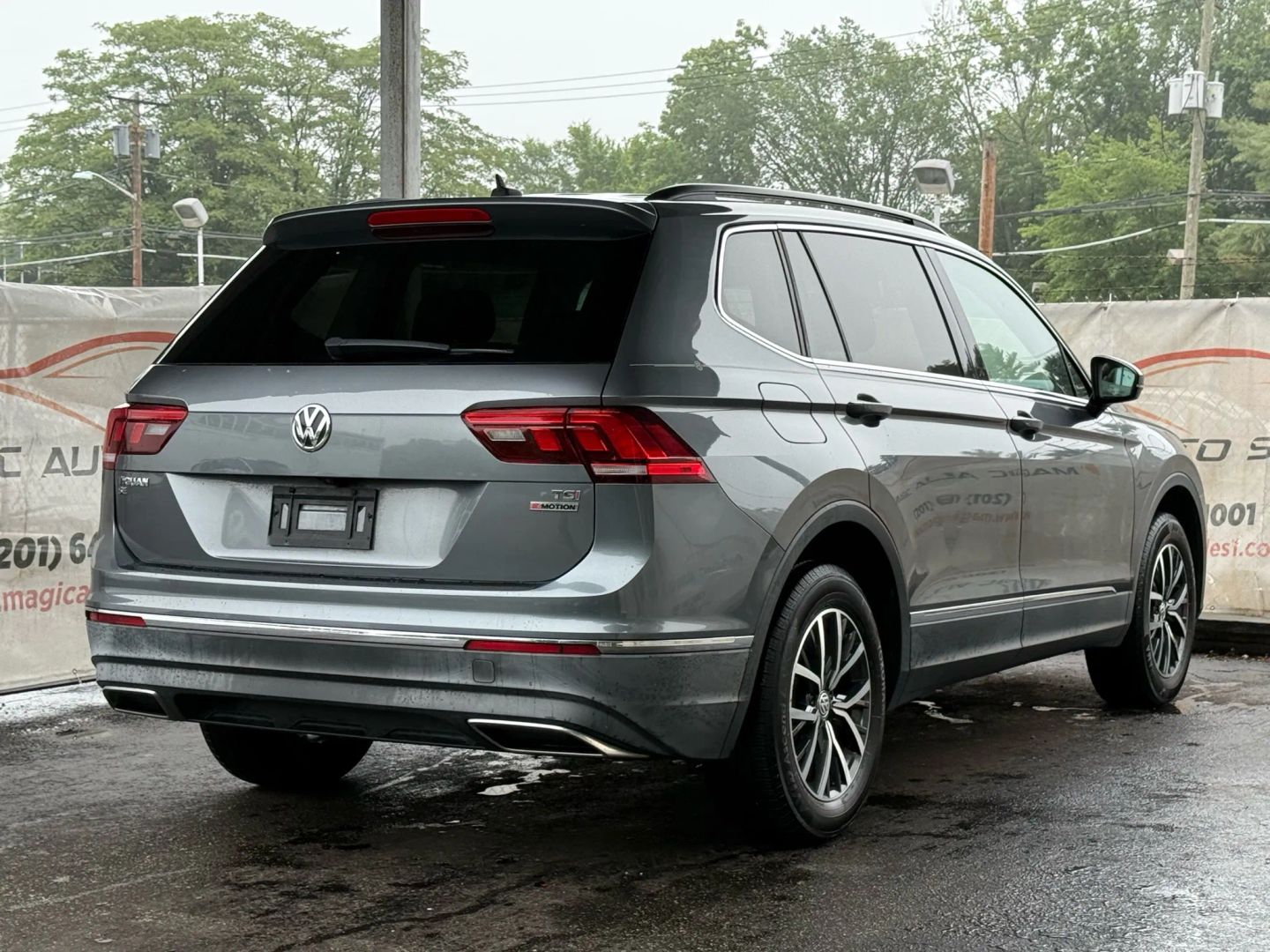 2018 Volkswagen Tiguan - Image 11