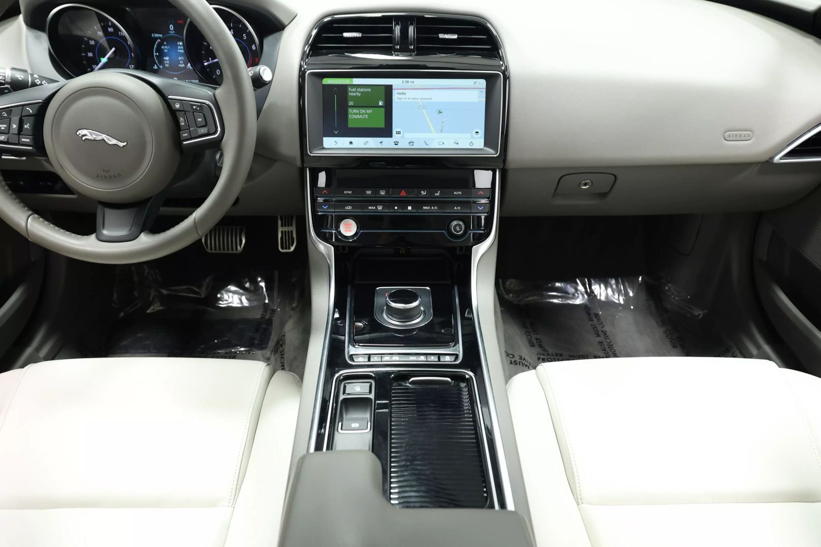2019 Jaguar Xe - Image 38