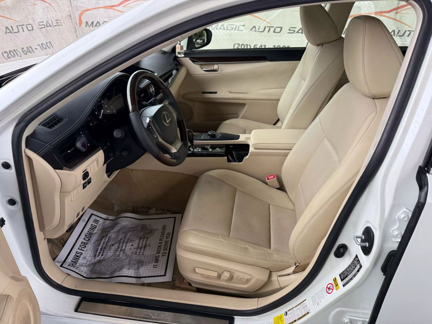 2015 Lexus Es - Image 15