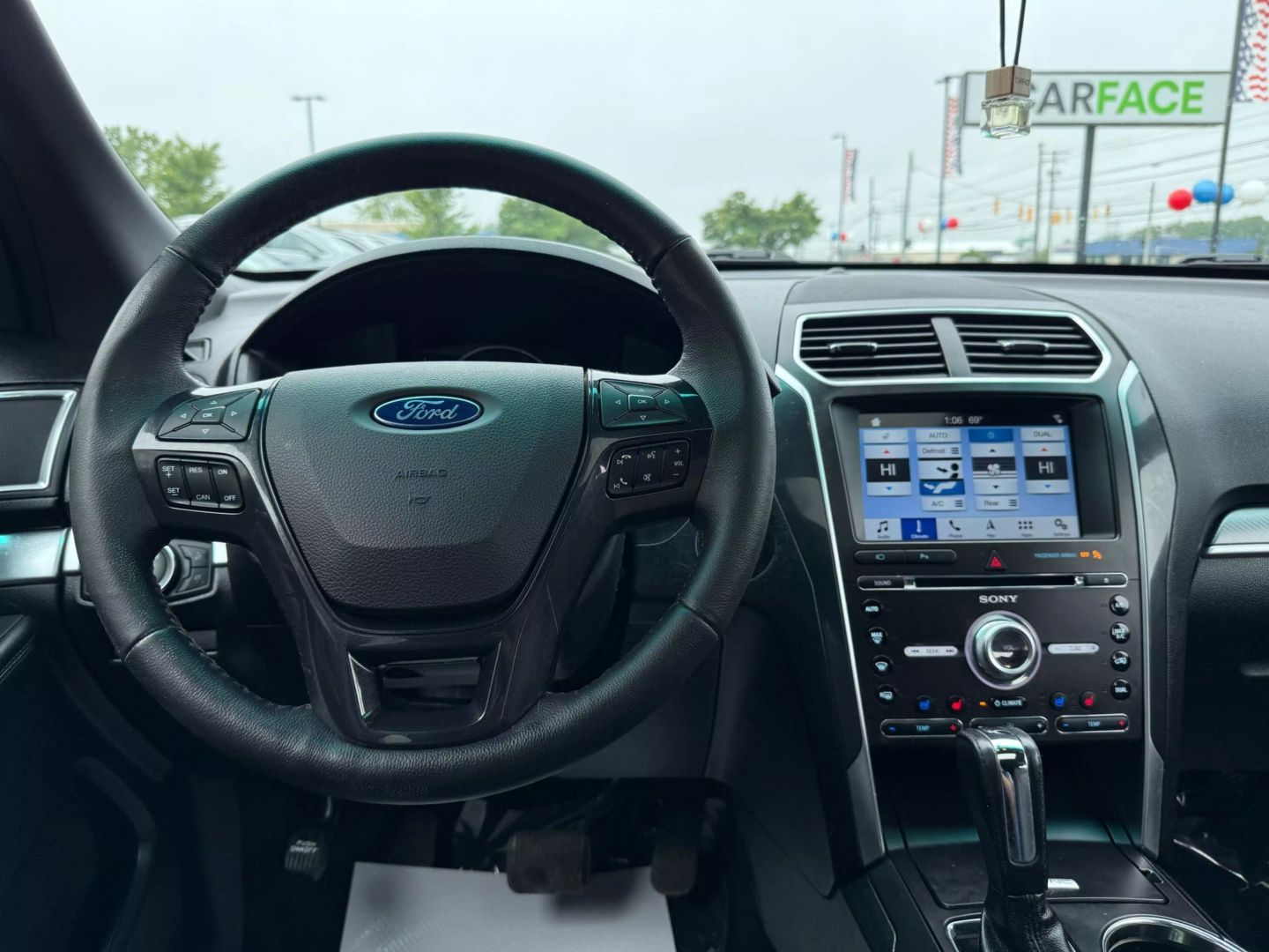 2017 Ford Explorer - Image 31