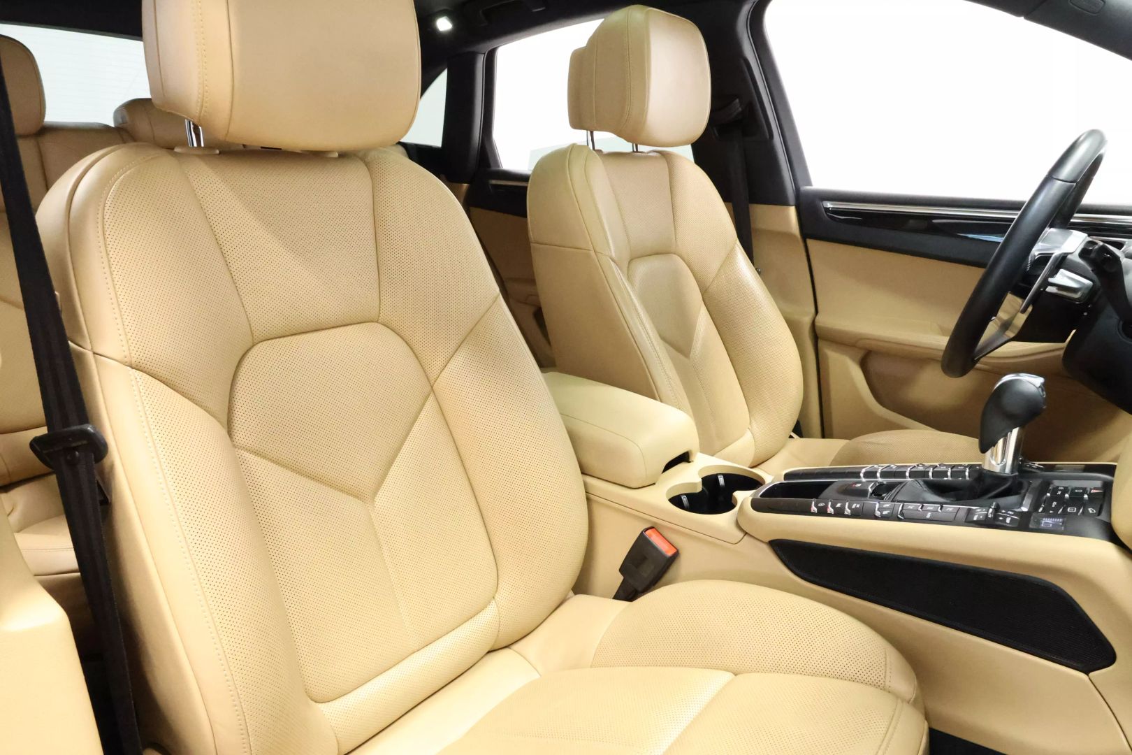 2017 Porsche Macan - Image 91