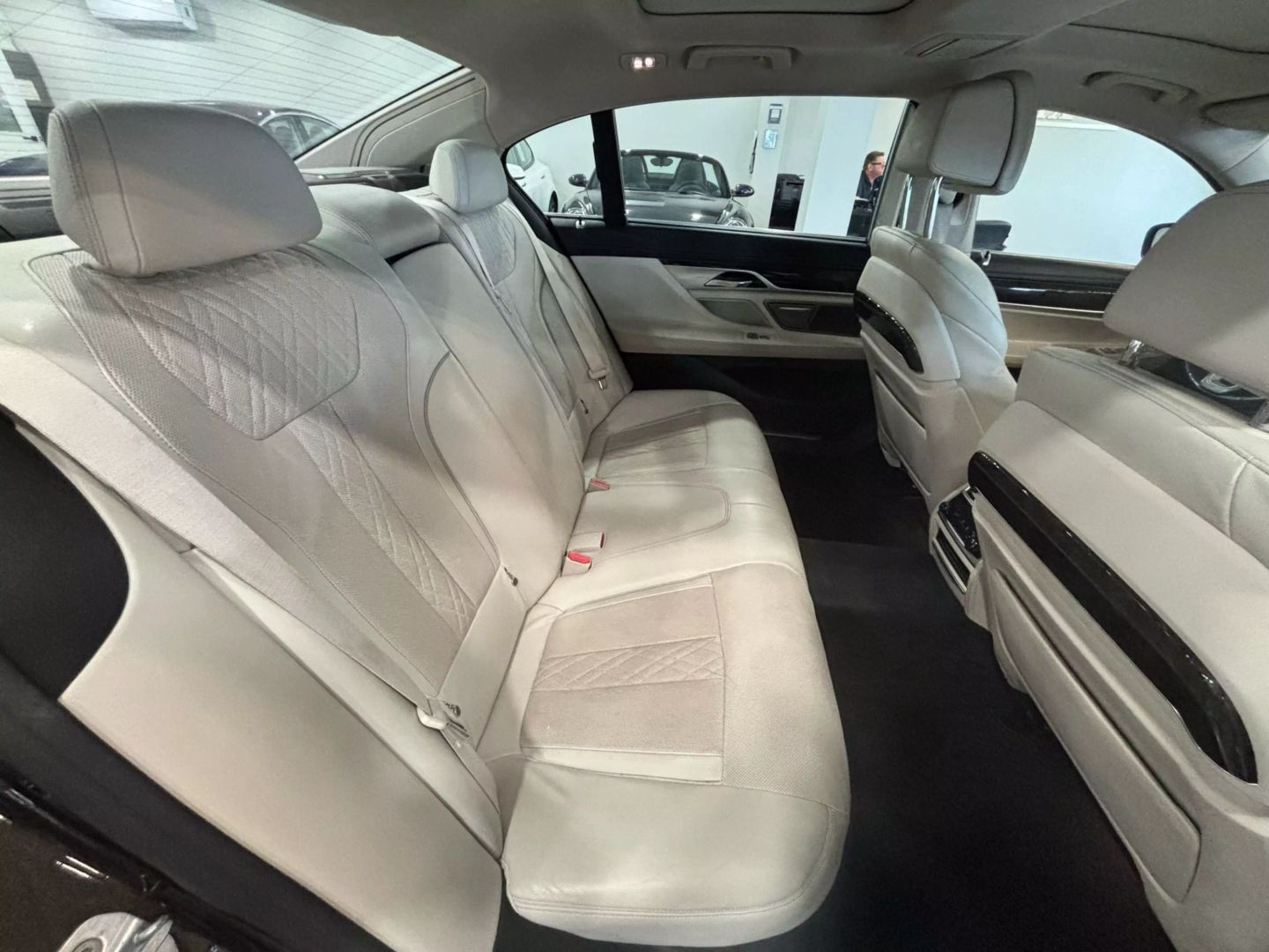 2017 Bmw 7 Series 740i Xdrive Sedan 4d - Image 17