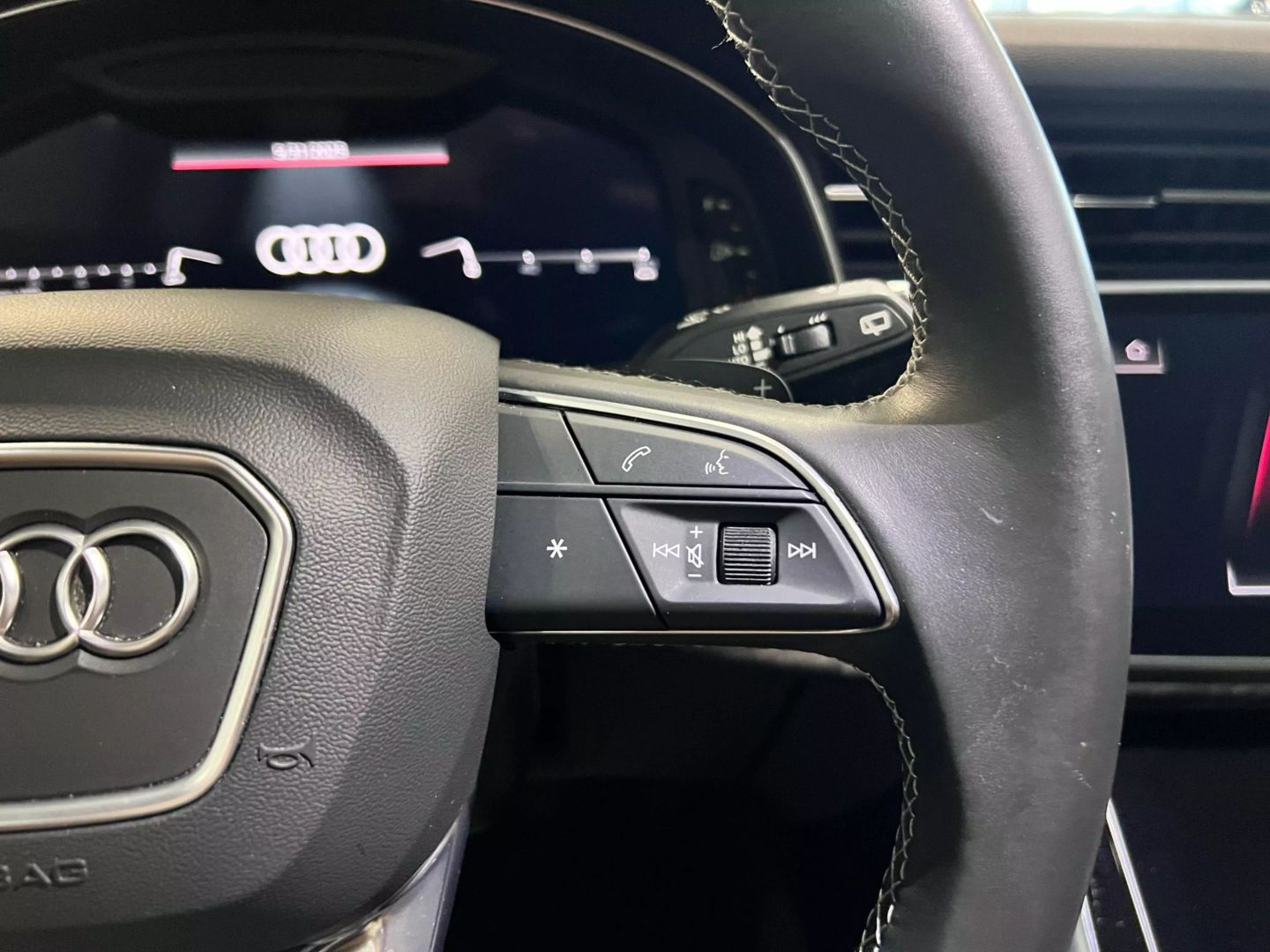 2021 Audi Q8 55 Tfsi Premium Plus Sport Utility 4d - Image 12