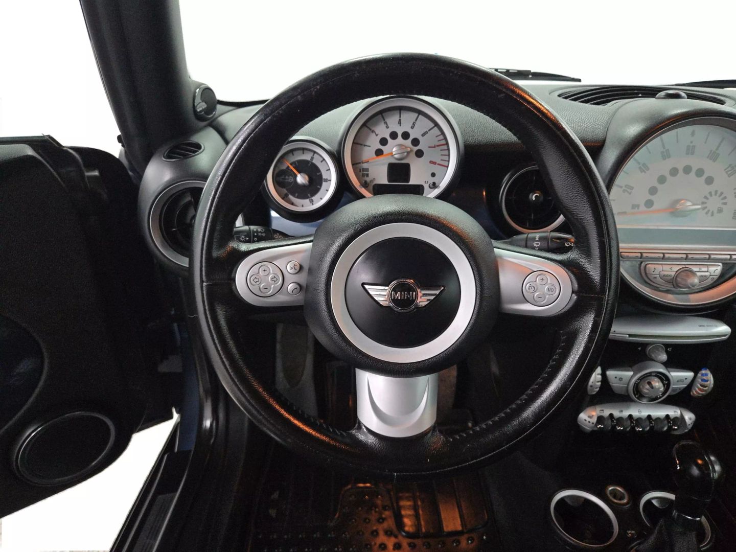 2010 Mini Convertible - Image 16