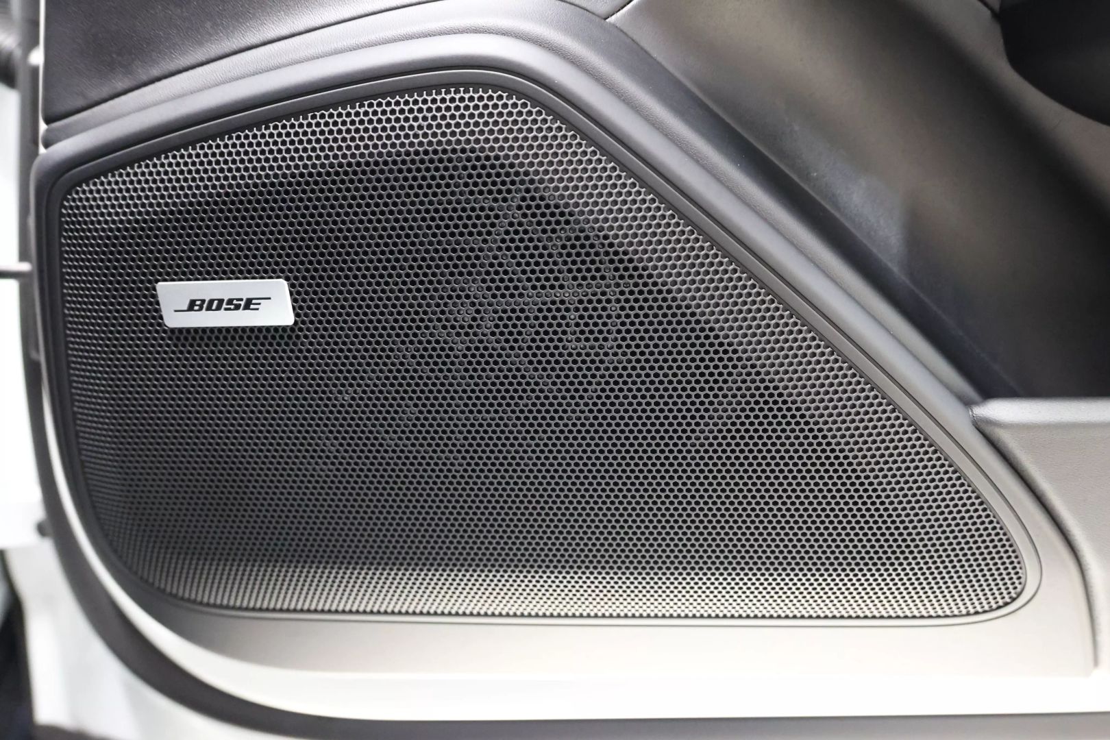 2020 Porsche Panamera - Image 77