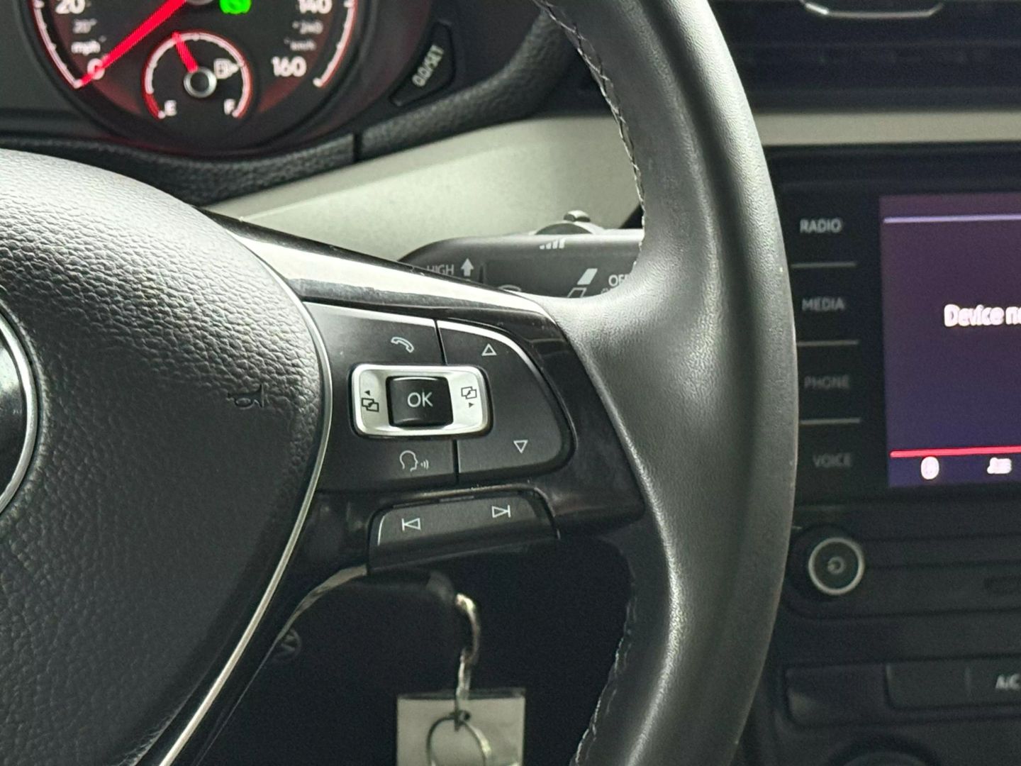 2021 Volkswagen Passat - Image 30