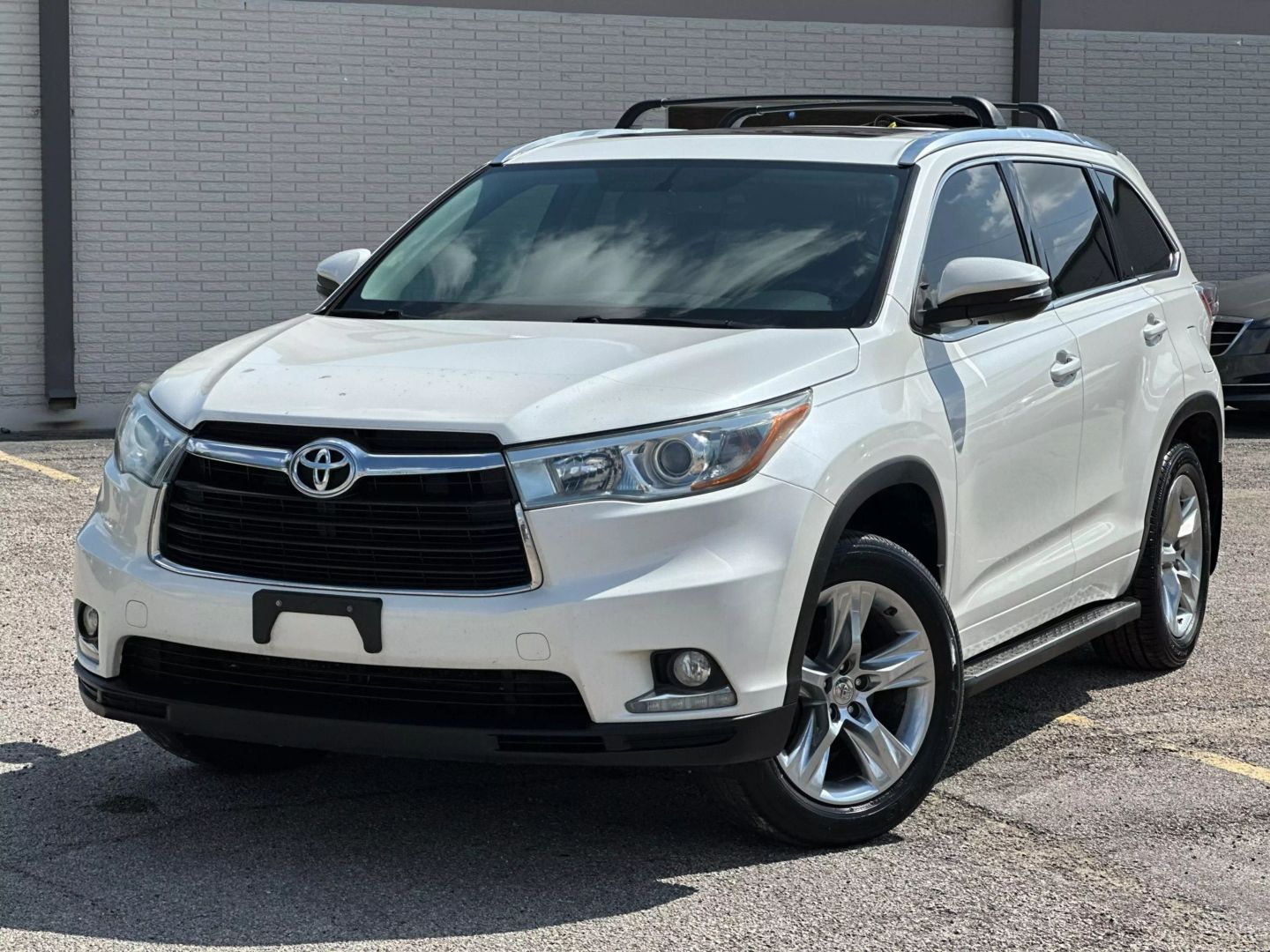 2014 Toyota Highlander - Image 2