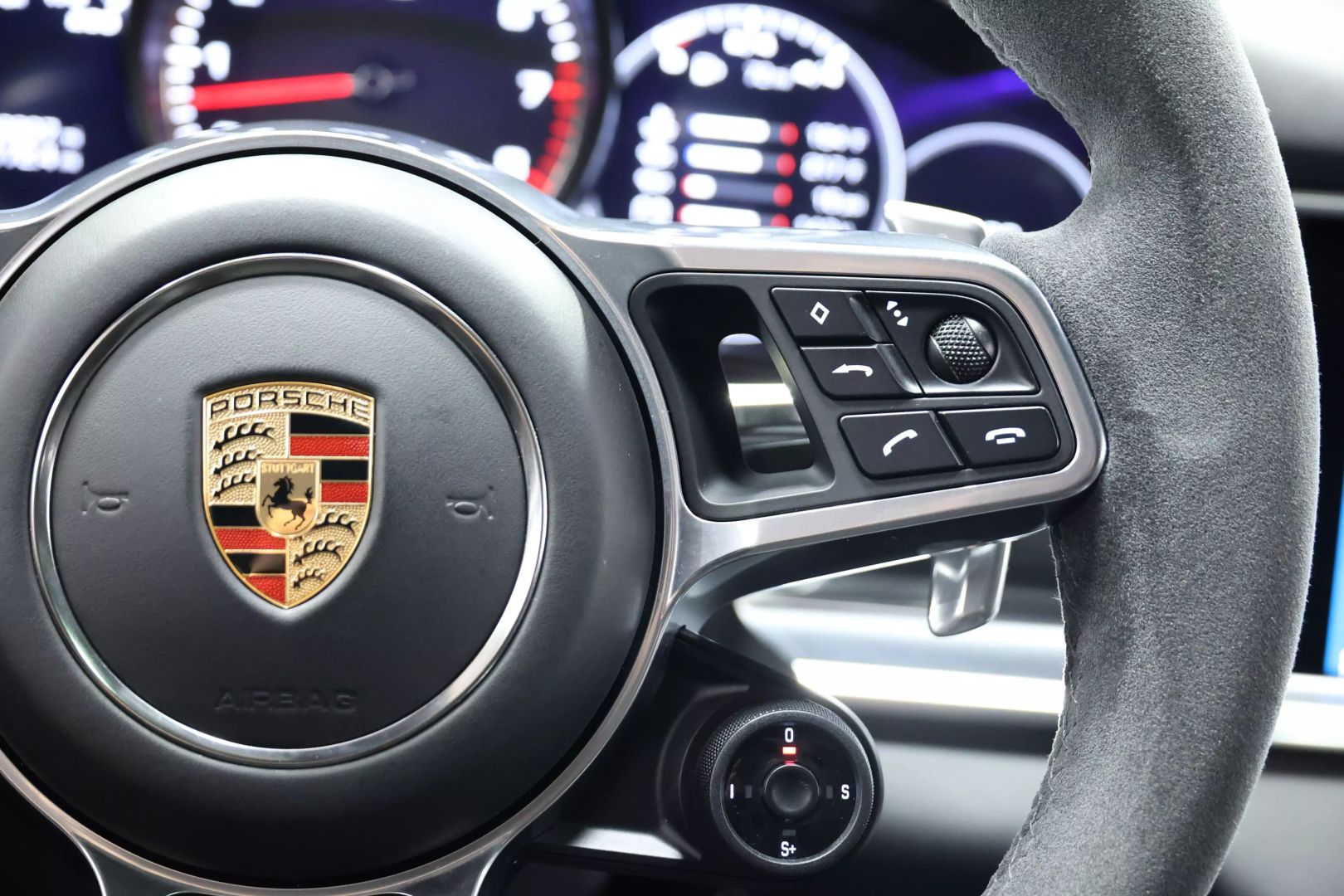 2020 Porsche Panamera - Image 28