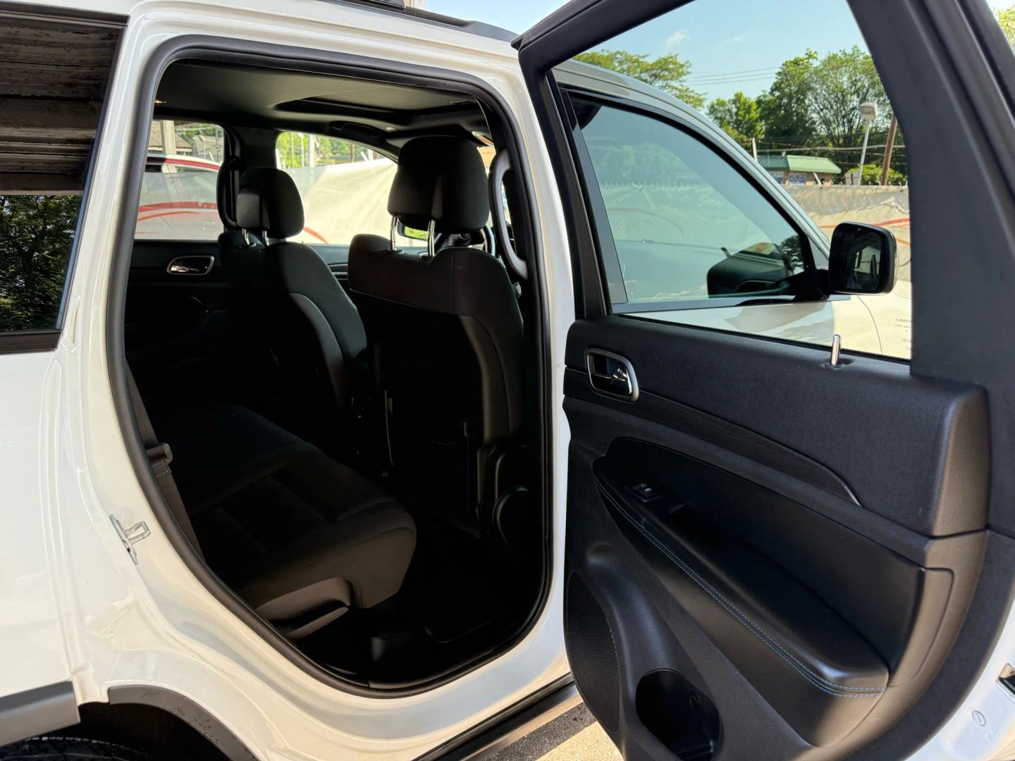 2018 Jeep Grand Cherokee - Image 21