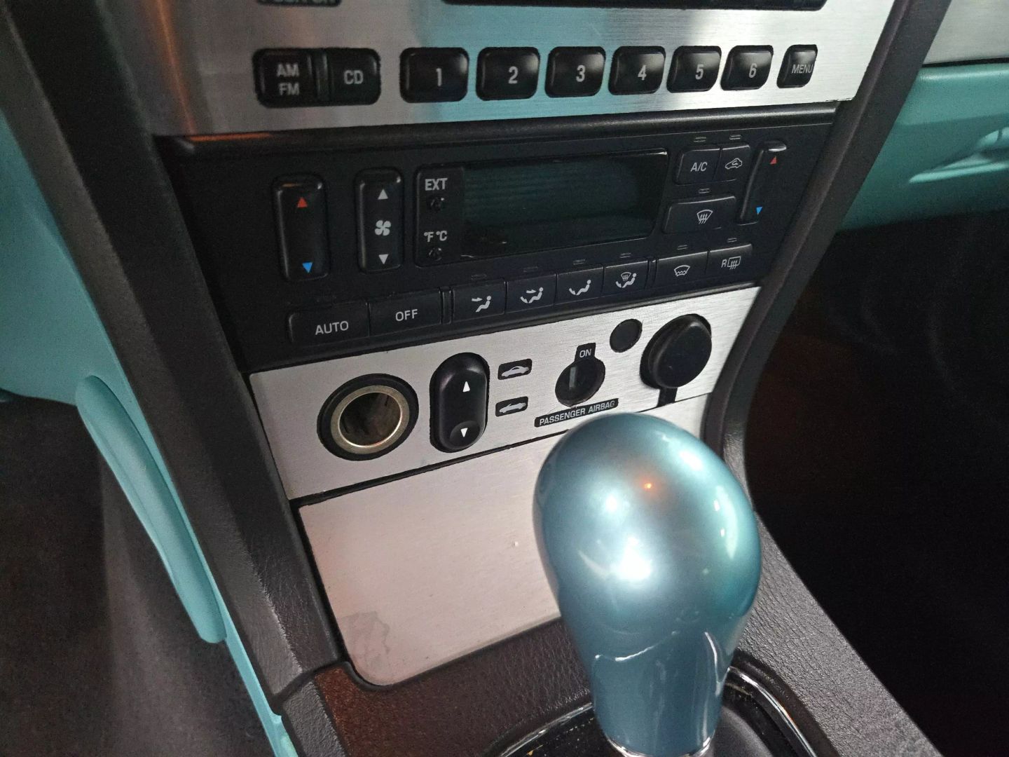 2002 Ford Thunderbird - Image 23