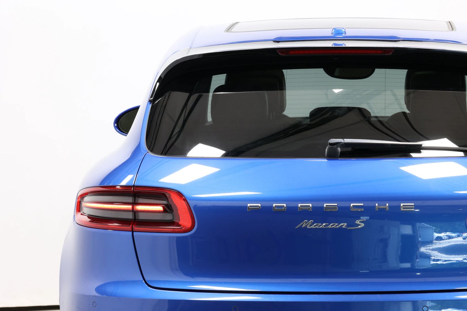 2017 Porsche Macan - Image 60