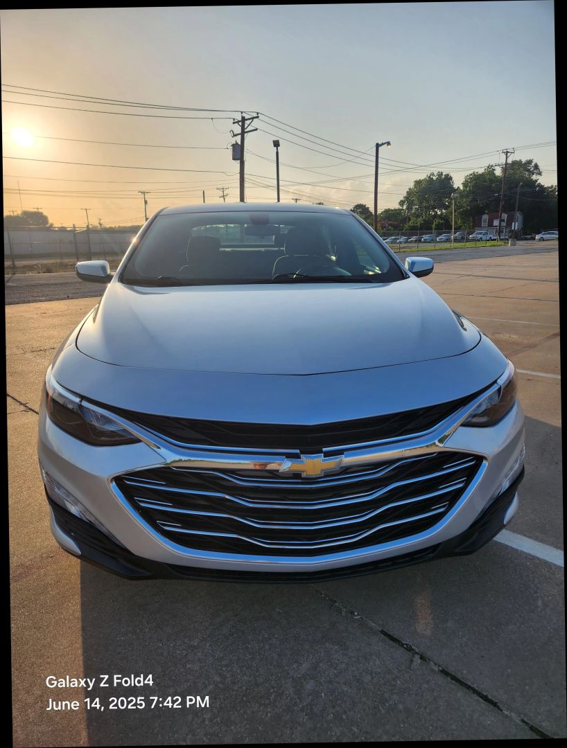 2020 Chevrolet Malibu - Image 1